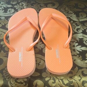 Old Navy size 8 orange never worn flip flops